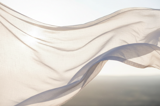 Pressed Linen candle scent inspiration with clean fresh linen fragrance for a bright home atmosphere by Amalia & Co